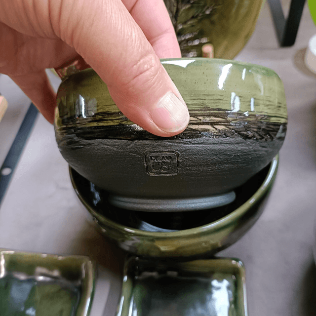 Bol en grès émaillé vert