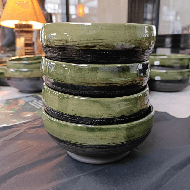 Bol en grès émaillé vert